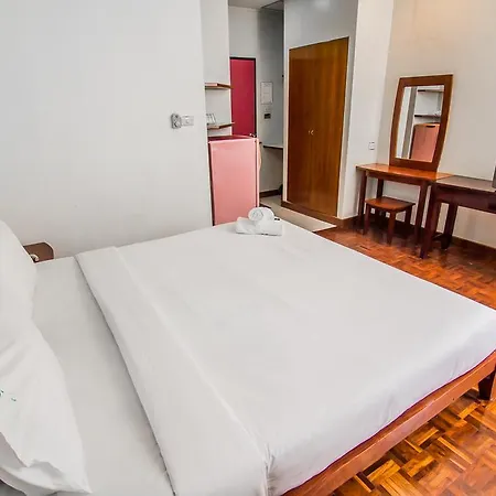 Sutus Court 4 Hotel